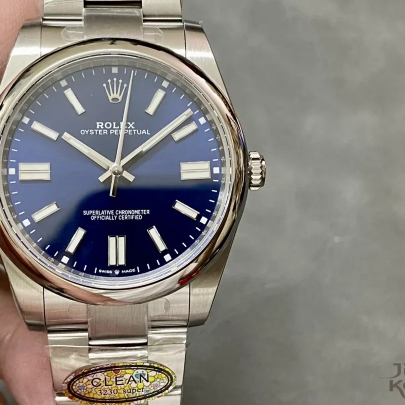 ロレックス オイスターパーペチュアル 124300 ブライトブルー 41MM【CLEAN工場出品】