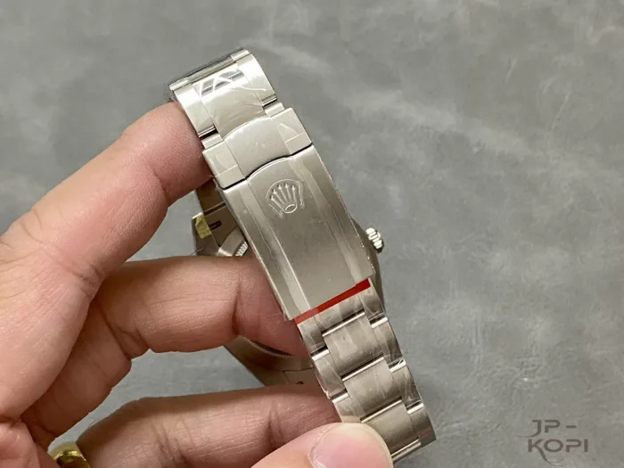 ロレックス オイスターパーペチュアル 124300 ブライトブルー 41MM【CLEAN工場出品】 - 画像 (8)