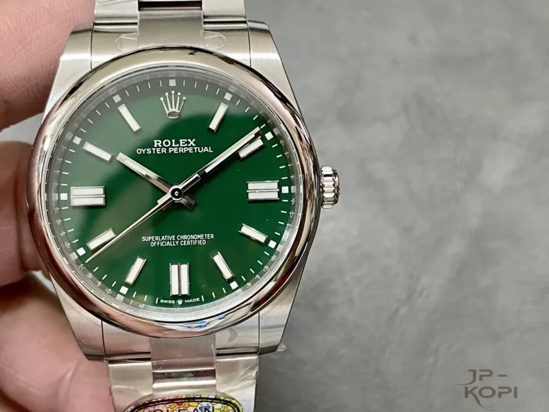 ロレックス オイスターパーペチュアル 124300 グリーン 41MM【CLEAN工場出品】