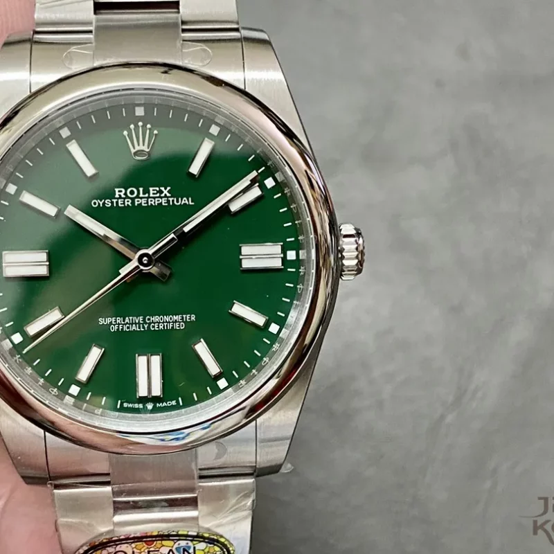 ロレックス オイスターパーペチュアル 124300 グリーン 41MM【CLEAN工場出品】