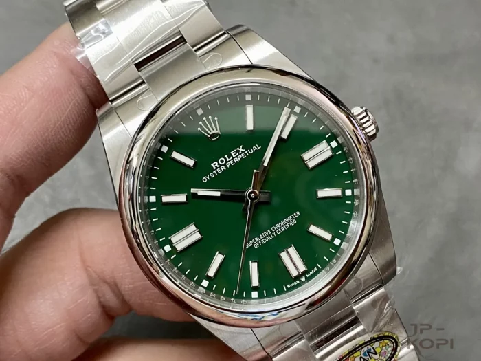 ロレックス オイスターパーペチュアル 124300 グリーン 41MM【CLEAN工場出品】 - 画像 (2)
