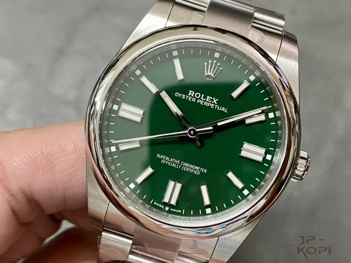 ロレックス オイスターパーペチュアル 124300 グリーン 41MM【CLEAN工場出品】 - 画像 (3)