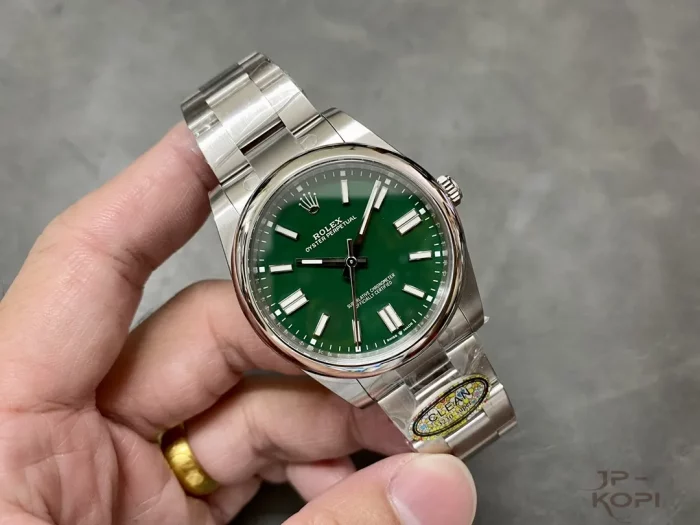 ロレックス オイスターパーペチュアル 124300 グリーン 41MM【CLEAN工場出品】 - 画像 (4)
