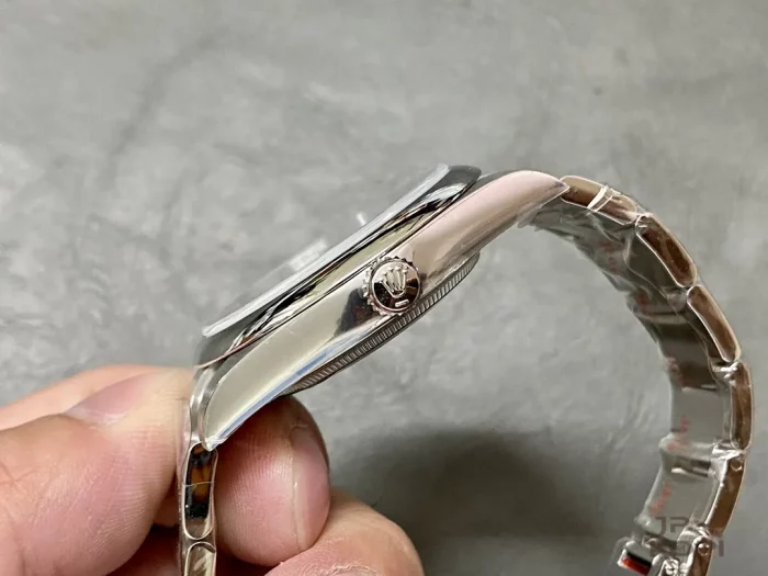 ロレックス オイスターパーペチュアル 124300 グリーン 41MM【CLEAN工場出品】 - 画像 (6)