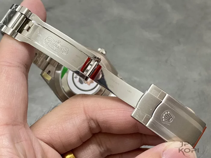 ロレックス オイスターパーペチュアル 124300 グリーン 41MM【CLEAN工場出品】 - 画像 (9)