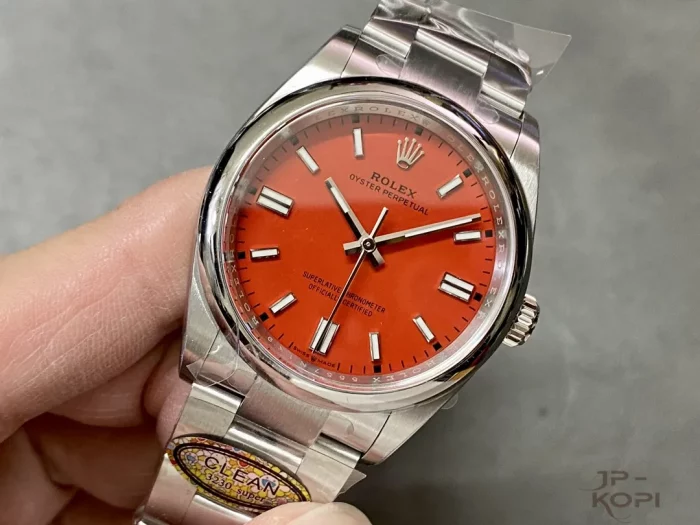 ロレックス オイスターパーペチュアル 126000 レッド 36mm【CLEAN工場出品】 - 画像 (3)