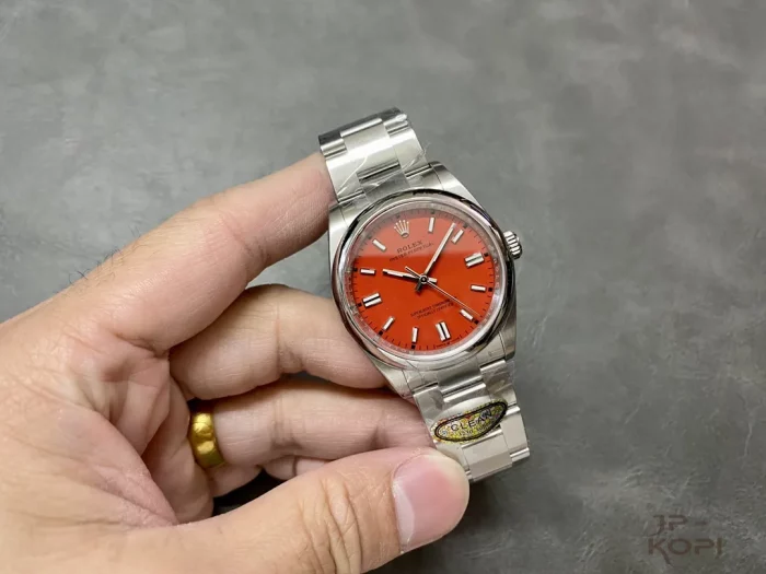 ロレックス オイスターパーペチュアル 126000 レッド 36mm【CLEAN工場出品】 - 画像 (4)