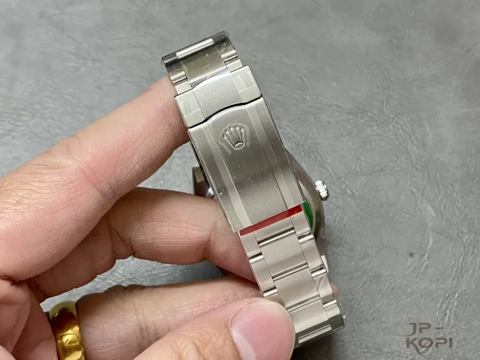 ロレックス オイスターパーペチュアル 126000 レッド 36mm【CLEAN工場出品】 - 画像 (8)