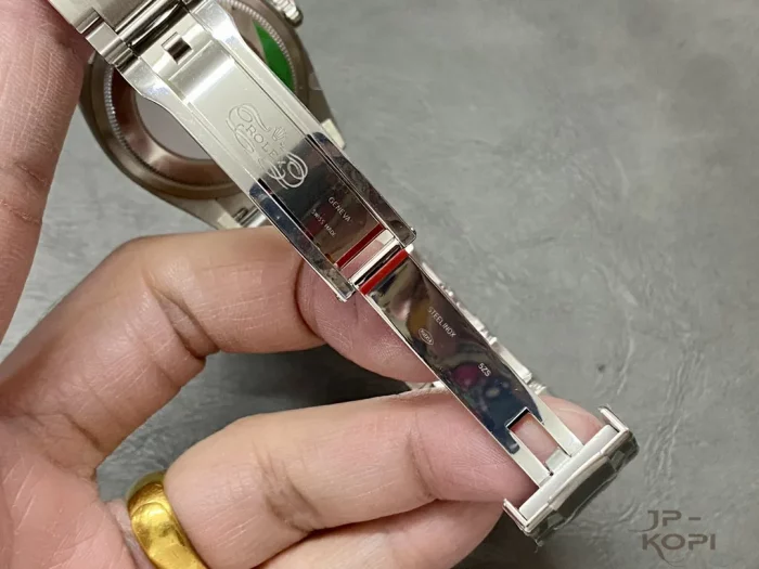ロレックス オイスターパーペチュアル 126000 レッド 36mm【CLEAN工場出品】 - 画像 (9)