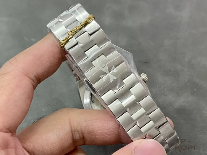ヴァシュロン・コンスタンタン オーヴァーシーズ 4500V/110A-B483 ブラック【PPF工場出品】 - 画像 (9)