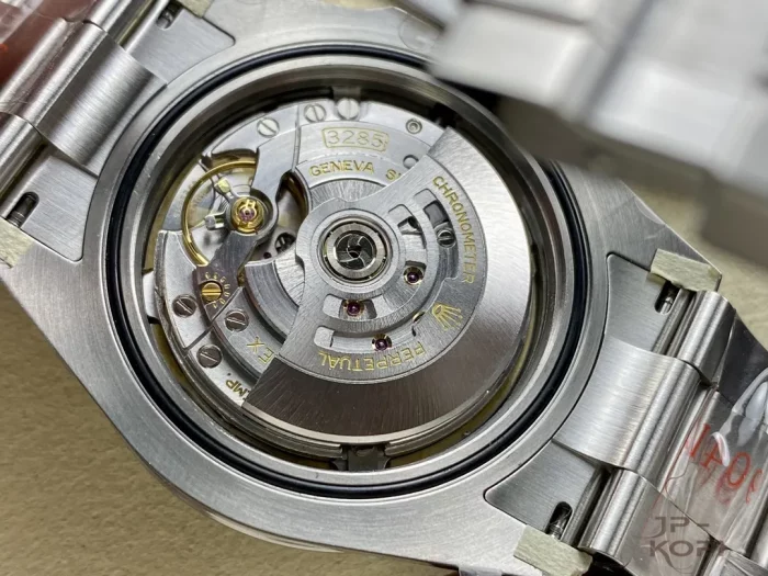 ロレックス エクスプローラー II 226570 ホワイト 42mm【CLEAN工場出品】 - 画像 (8)