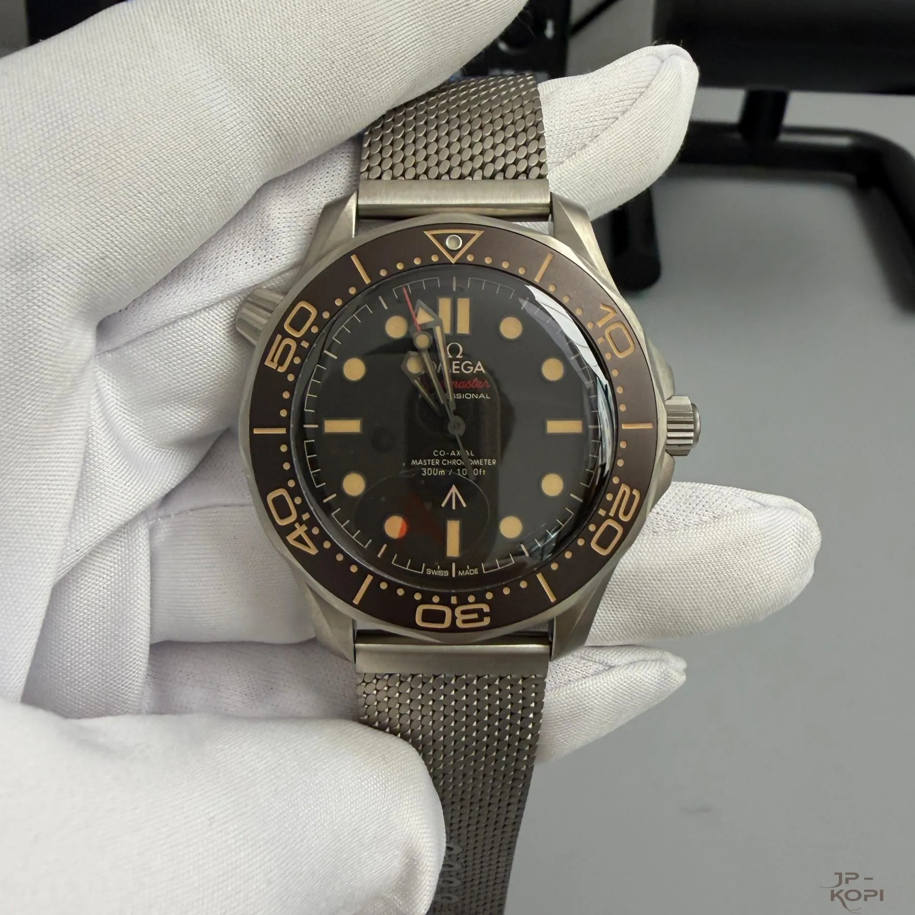 オメガ シーマスター ダイバー 300M 007エディション 42MM|ブラウンダイヤル×チタン【VS工場製 高品質コピー時計】 - 画像 (2)