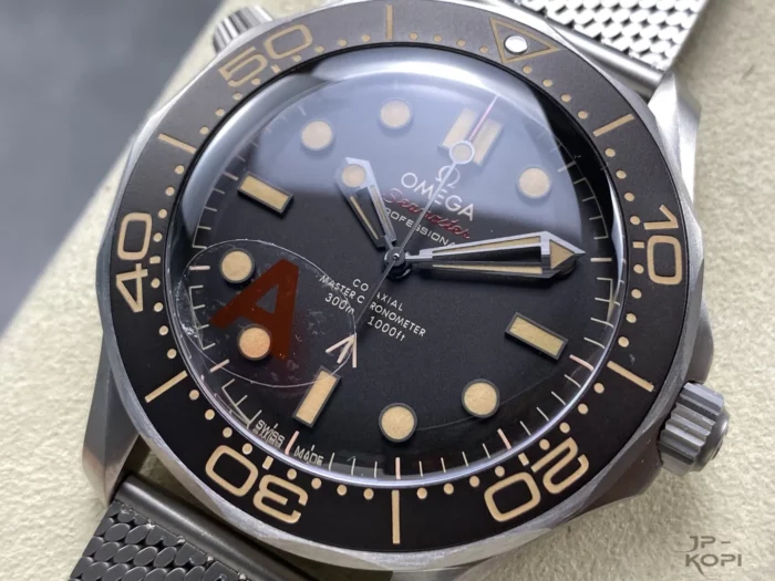 オメガ シーマスター ダイバー 300M 007エディション｜メンズ ブラウンダイヤル×チタン【VS工場製】 - 画像 (3)