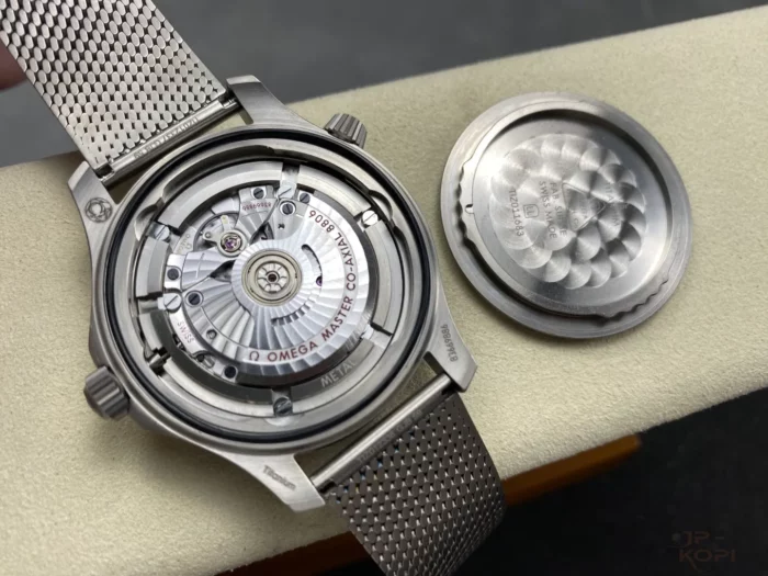 オメガ シーマスター ダイバー 300M 007エディション｜メンズ ブラウンダイヤル×チタン【VS工場製】 - 画像 (6)