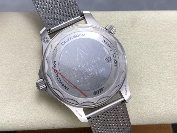 オメガ シーマスター ダイバー 300M 007エディション｜メンズ ブラウンダイヤル×チタン【VS工場製】 - 画像 (8)