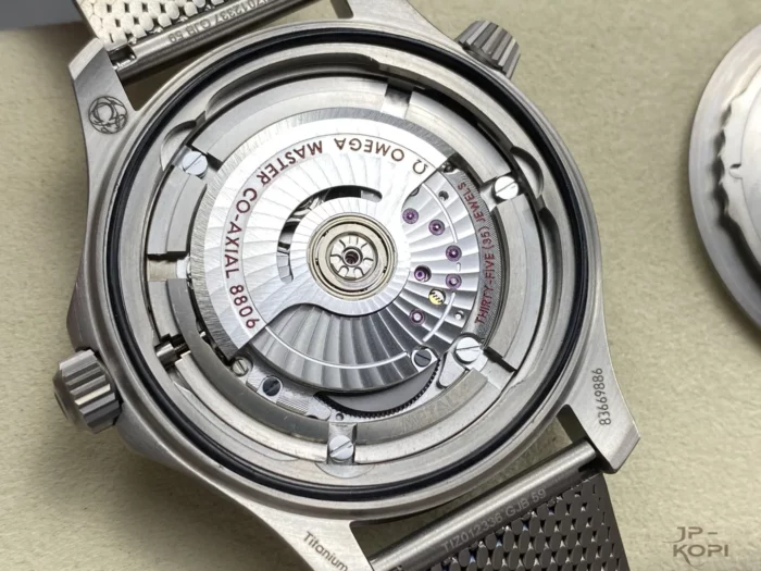 オメガ シーマスター ダイバー 300M 007エディション｜メンズ ブラウンダイヤル×チタン【VS工場製】 - 画像 (10)