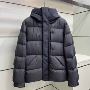 【MONCLER】MADEIRA ショートダウン ストームフラップ