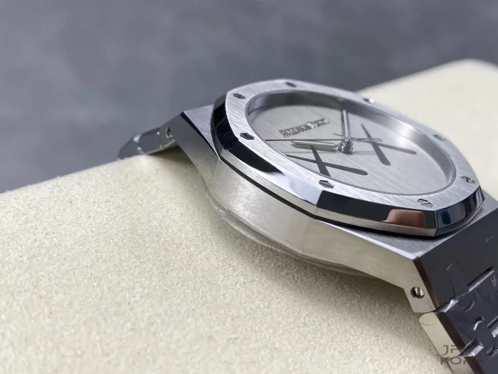 オーデマ・ピゲ ロイヤルオーク15500 ４１ｍｍ 　KAWSコラボ　数量限定【APS工場出品】 - 画像 (5)