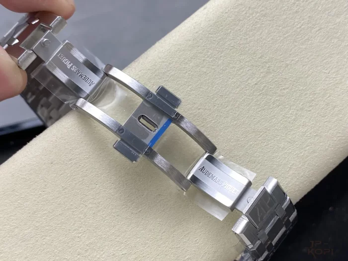 オーデマ・ピゲ ロイヤルオーク15500 ４１ｍｍ 　KAWSコラボ　数量限定【APS工場出品】 - 画像 (9)