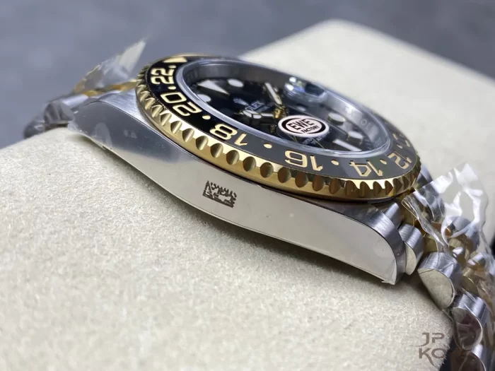 ロレックス ＧＭＴマスターII 126713GRNR 40MMグレー/ブラック ジュビリーブレスレットCAL.3285【EWE工場出品】 - 画像 (6)