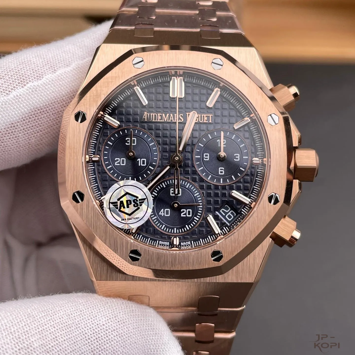 オーデマ・ピゲ ロイヤル オーク クロノグラフ 26240OR.OO.1320OR.06|ブラックダイアル 41mm ローズゴールド【APS工場製 高品質コピー腕時計】 - 画像 (4)