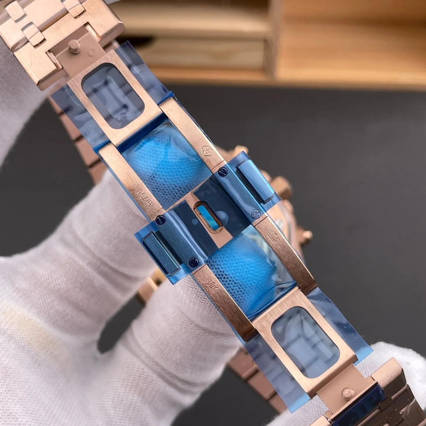 オーデマ・ピゲ ロイヤル オーク クロノグラフ 26240OR.OO.1320OR.06|ブラックダイアル 41mm ローズゴールド【APS工場製 高品質コピー腕時計】 - 画像 (8)