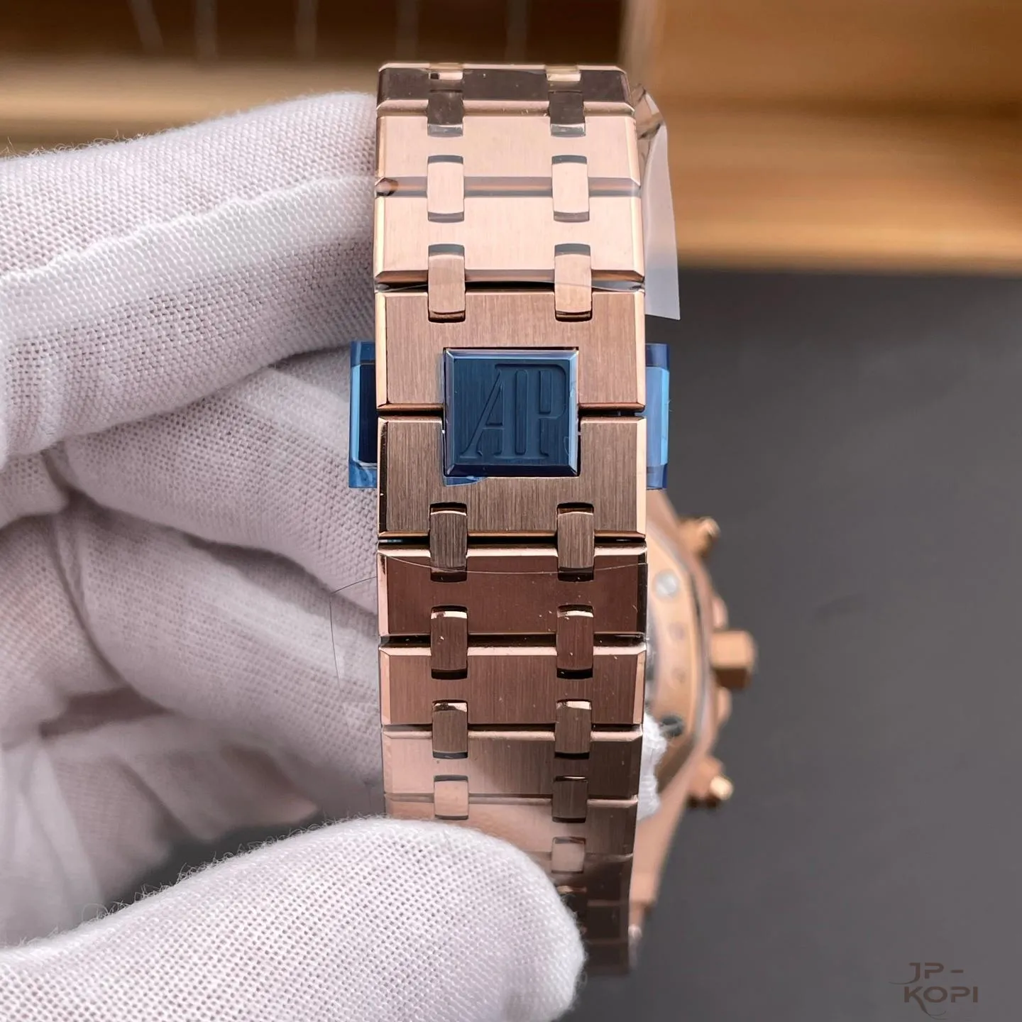 オーデマ・ピゲ ロイヤル オーク クロノグラフ 26240OR.OO.1320OR.06|ブラックダイアル 41mm ローズゴールド【APS工場製 高品質コピー腕時計】 - 画像 (9)