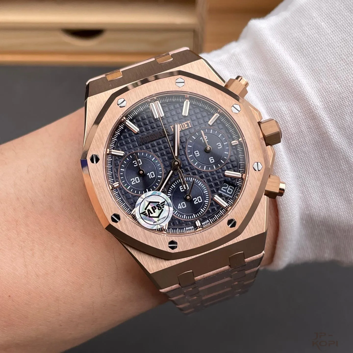 オーデマ・ピゲ ロイヤル オーク クロノグラフ 26240OR.OO.1320OR.06|ブラックダイアル 41mm ローズゴールド【APS工場製 高品質コピー腕時計】 - 画像 (10)