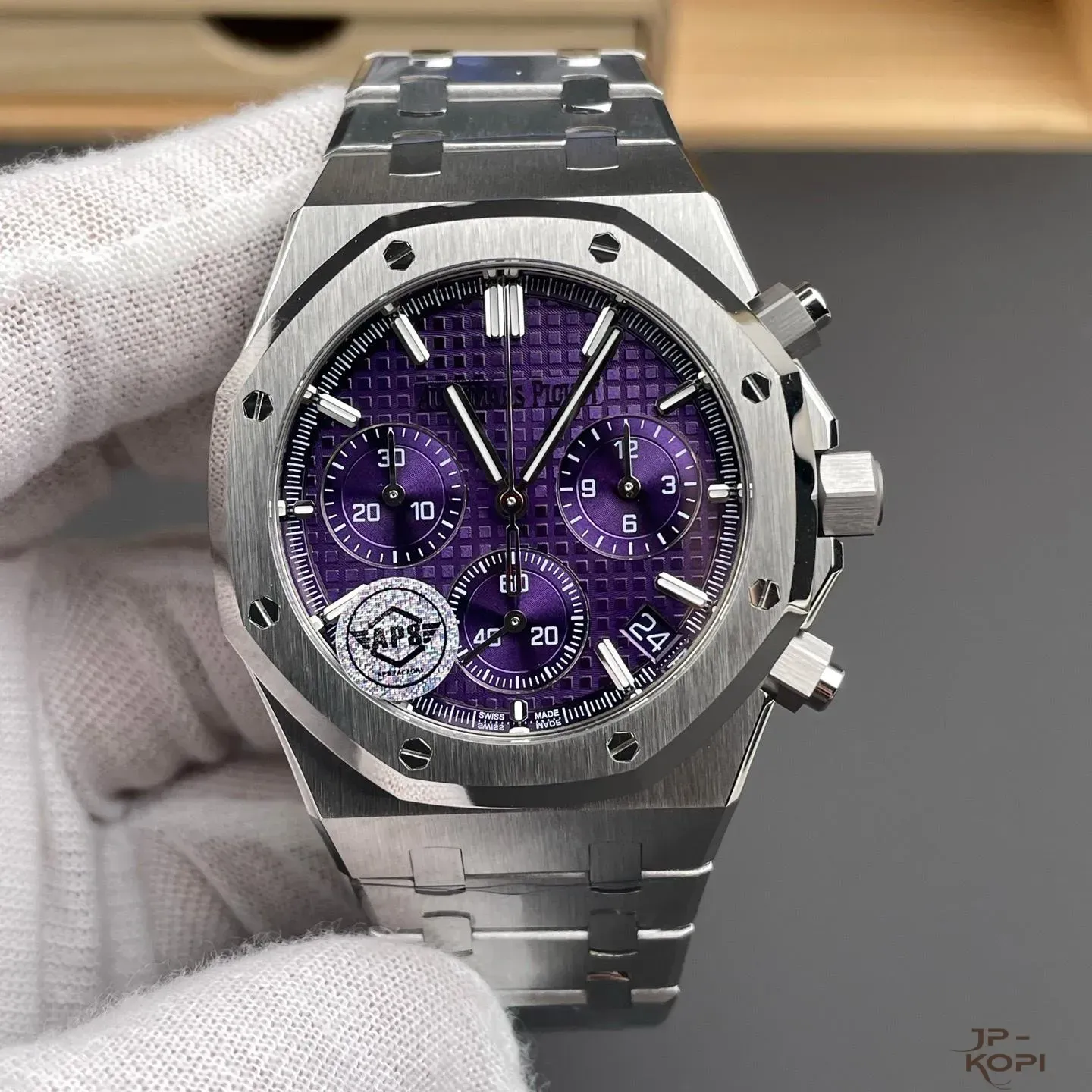 オーデマ・ピゲ ロイヤル オーク クロノグラフ 26240BC.OO.1320BC.01|パープルダイアル 41mm【APS工場製 高品質コピー腕時計】 - 画像 (2)