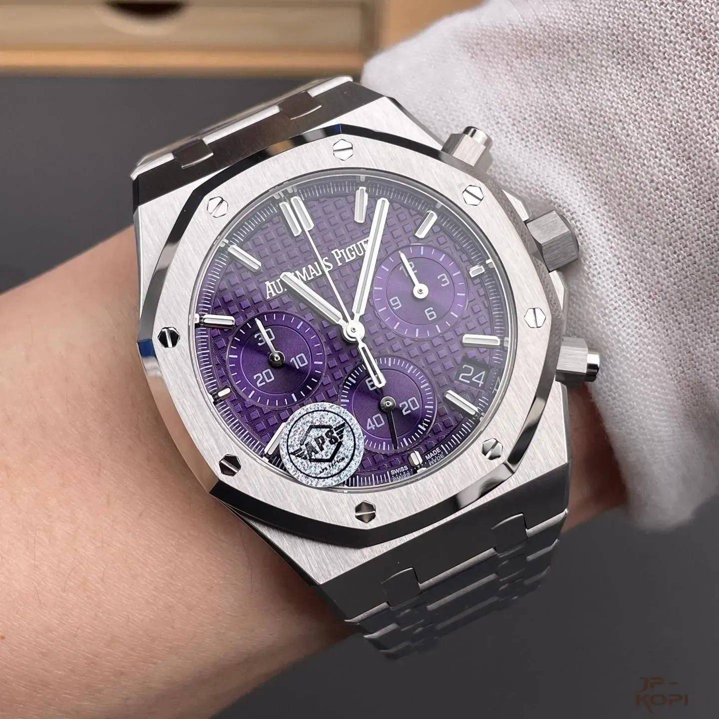 オーデマ・ピゲ ロイヤル オーク クロノグラフ 26240BC.OO.1320BC.01|パープルダイアル 41mm【APS工場製 高品質コピー腕時計】 - 画像 (10)
