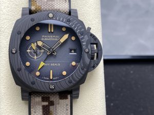 パネライ サブマーシブル クアランタクアトロ GMT Navy Seals カーボテック™ pam01513  44MM【VS工場出品】