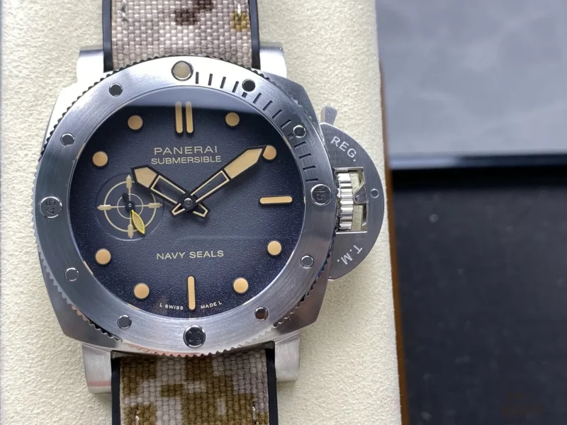 パネライ サブマーシブル PAM01518｜Navy Seals ブラックシェード文字盤 44MM【VS製】