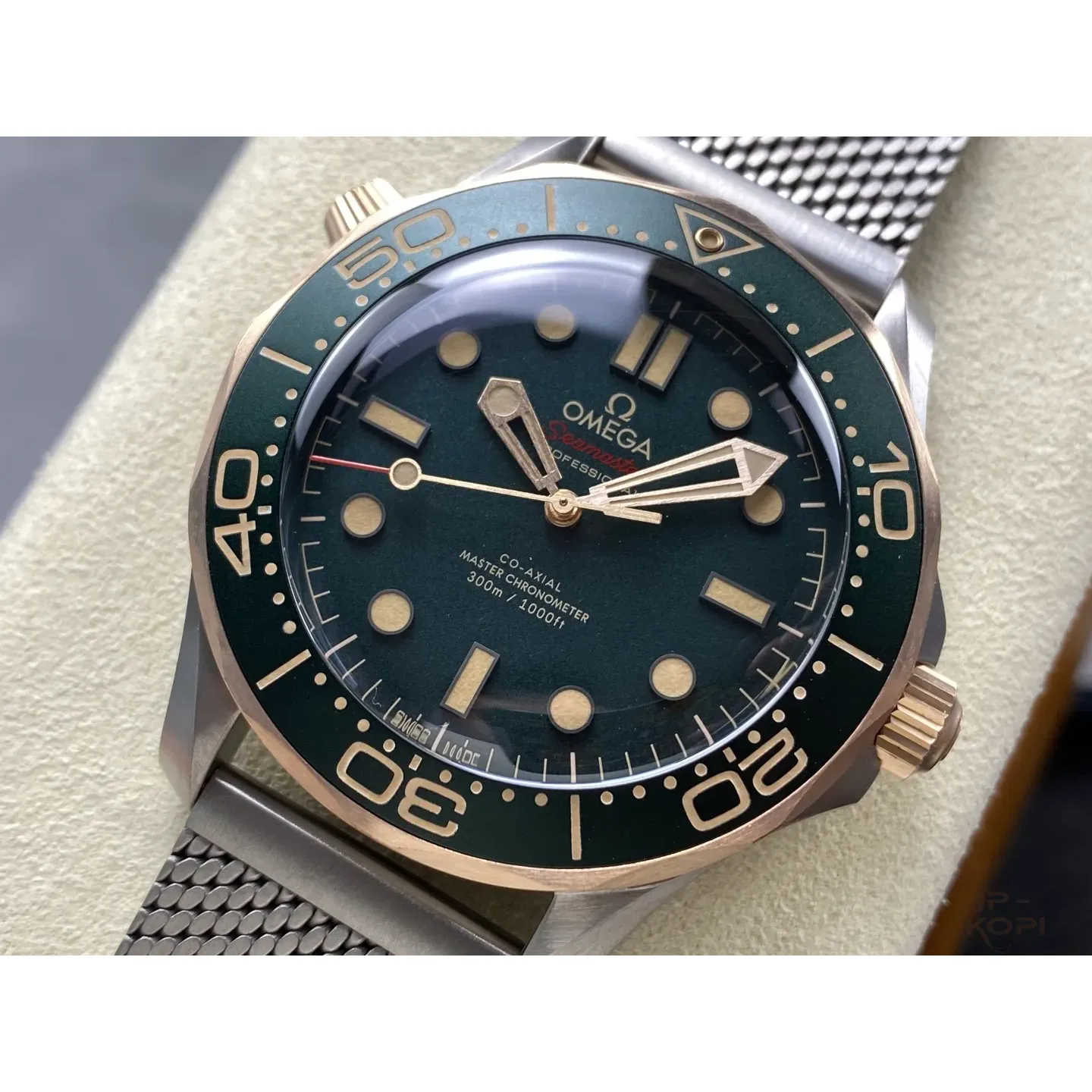 オメガ シーマスター ダイバー 300M 007エディション|メンズ グリーンダイヤル×グリーンベゼル V4【VS工場製】 - 画像 (4)