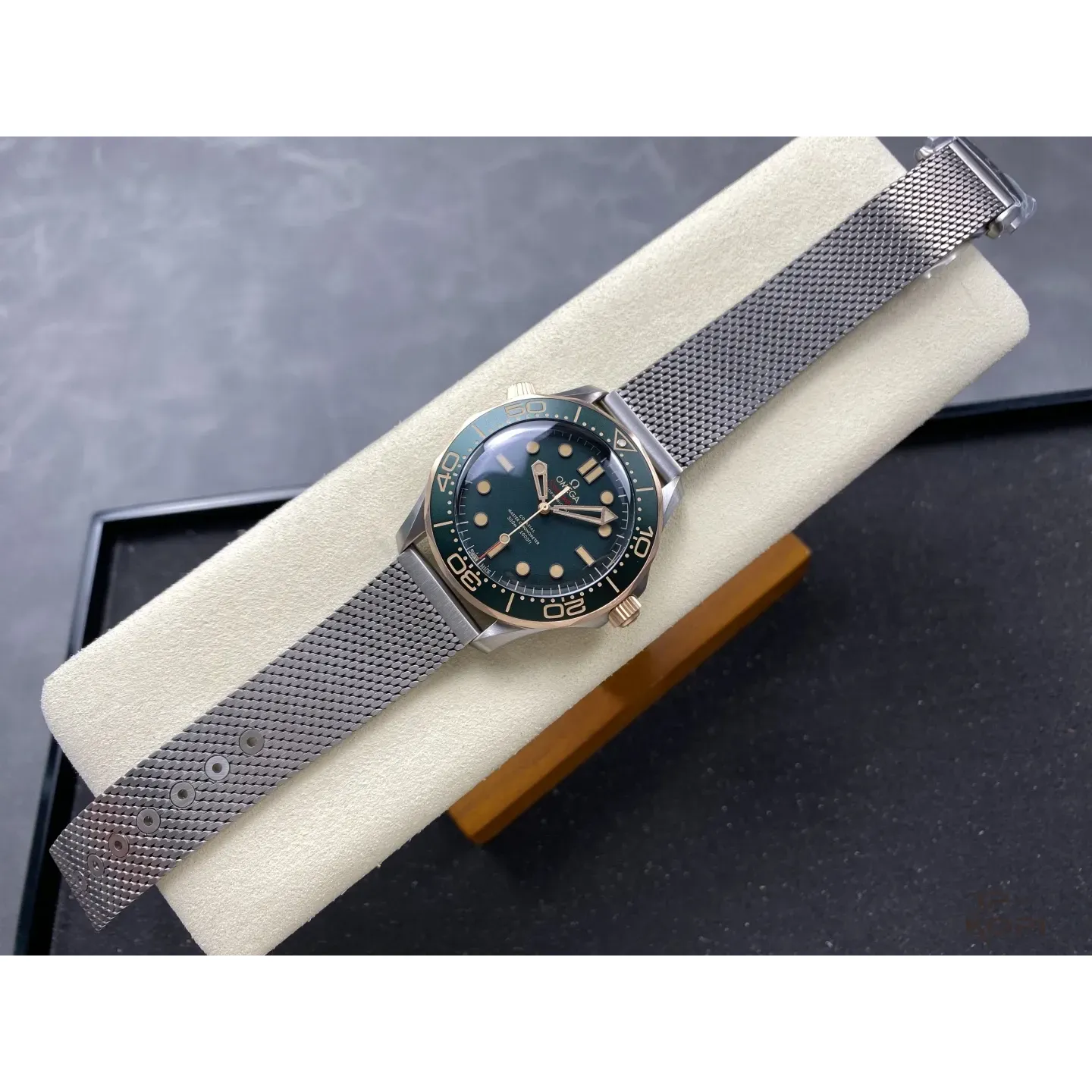 オメガ シーマスター ダイバー 300M 007エディション|メンズ グリーンダイヤル×グリーンベゼル V4【VS工場製】 - 画像 (8)