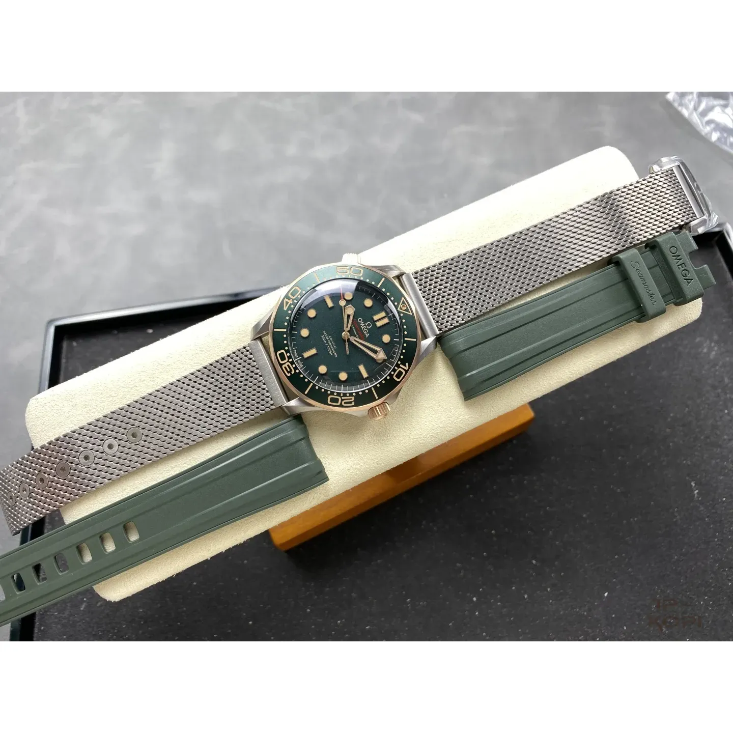 オメガ シーマスター ダイバー 300M 007エディション|メンズ グリーンダイヤル×グリーンベゼル V4【VS工場製】 - 画像 (9)