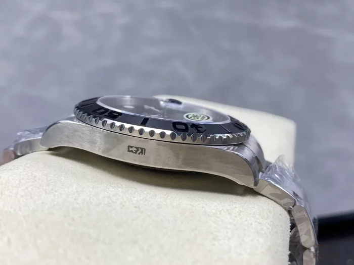ロレックス ヨットマスター 42 226627｜ブラックダイアル＆チタン 42MM 【EWE製】 - 画像 (6)