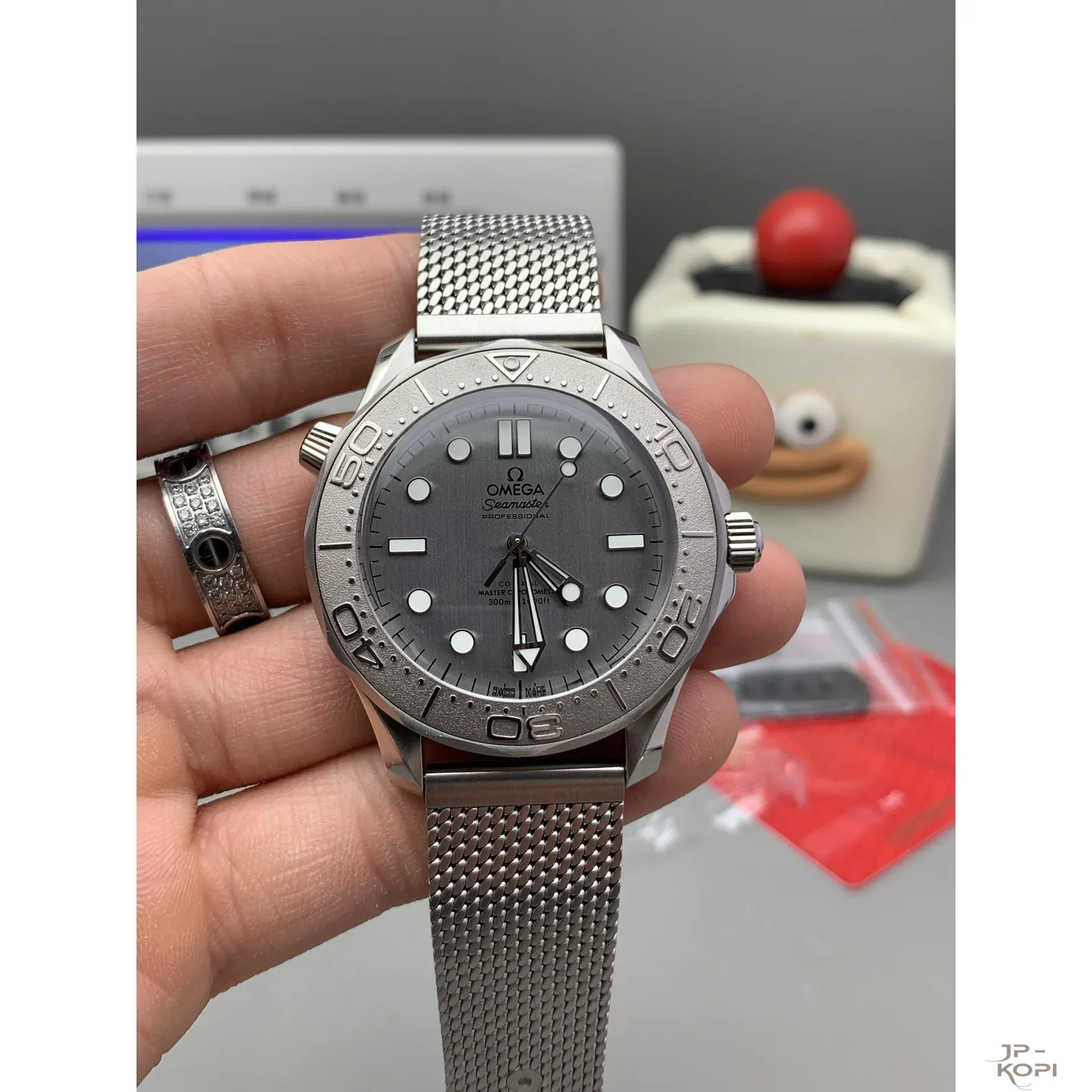 オメガ シーマスター ダイバー300M 210.30.42.20.06.002|グレー文字盤×チタンベゼル 42MM【VS工場製 高品質コピー腕時計】 - 画像 (2)