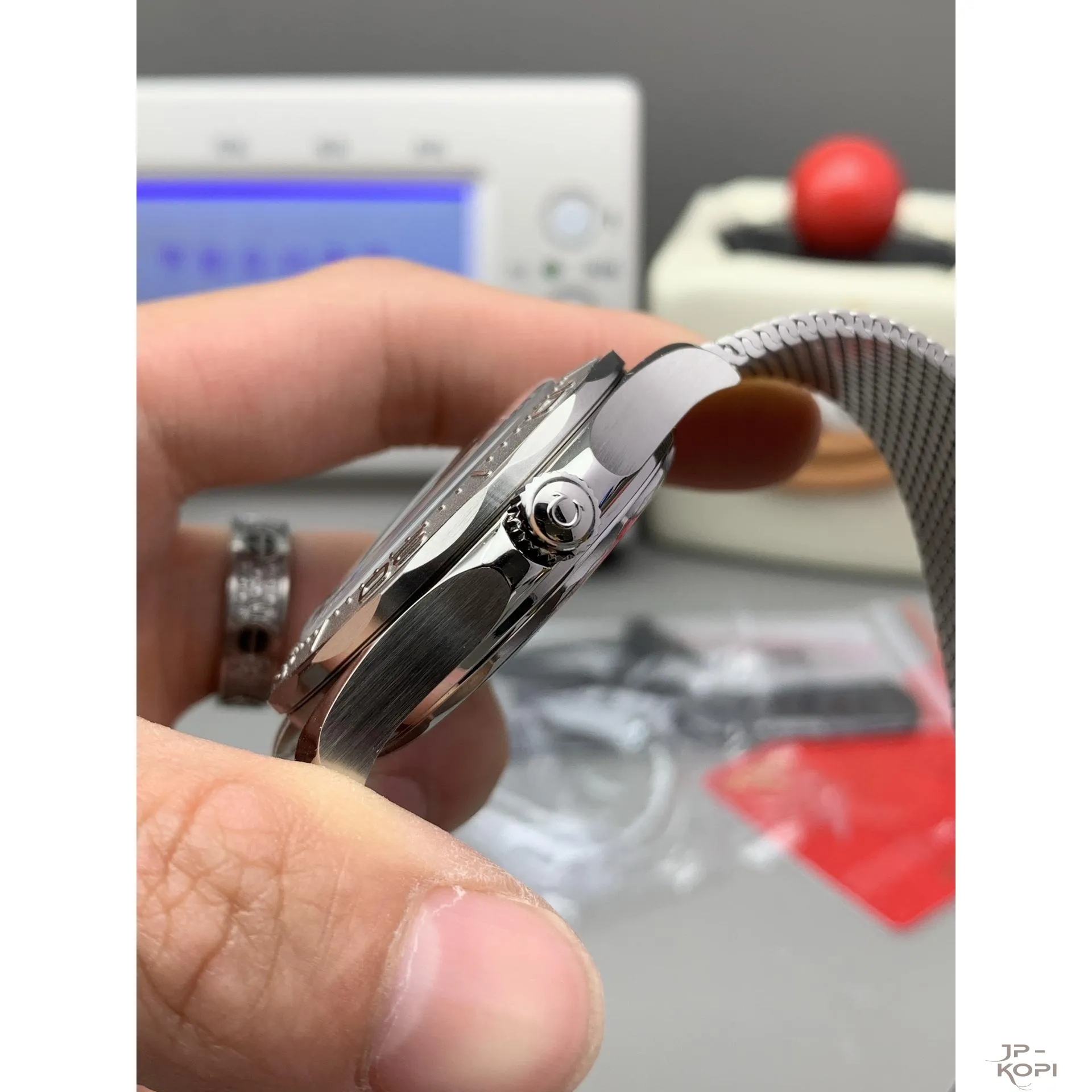 オメガ シーマスター ダイバー300M 210.30.42.20.06.002|グレー文字盤×チタンベゼル 42MM【VS工場製 高品質コピー腕時計】 - 画像 (4)