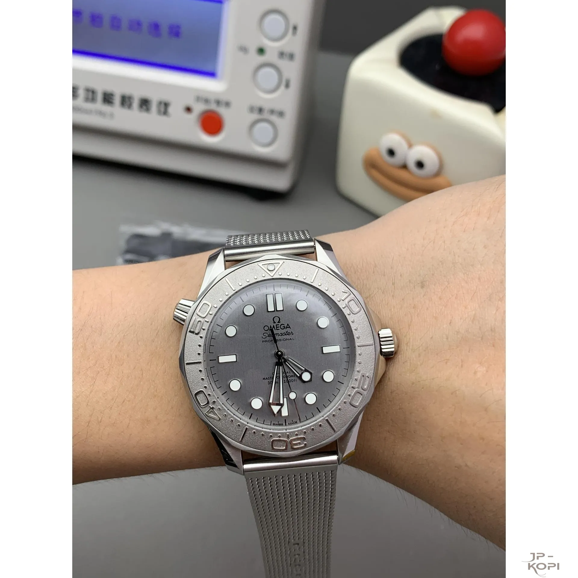 オメガ シーマスター ダイバー300M 210.30.42.20.06.002|グレー文字盤×チタンベゼル 42MM【VS工場製 高品質コピー腕時計】 - 画像 (6)