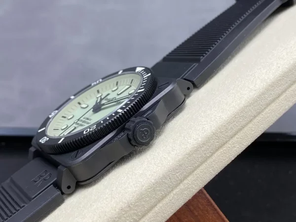 ベル＆ロス BR0392-D-C5-CE/SRB｜フルルム夜光グリーンダイヤル 42mm【BR工場製】 - 画像 (4)