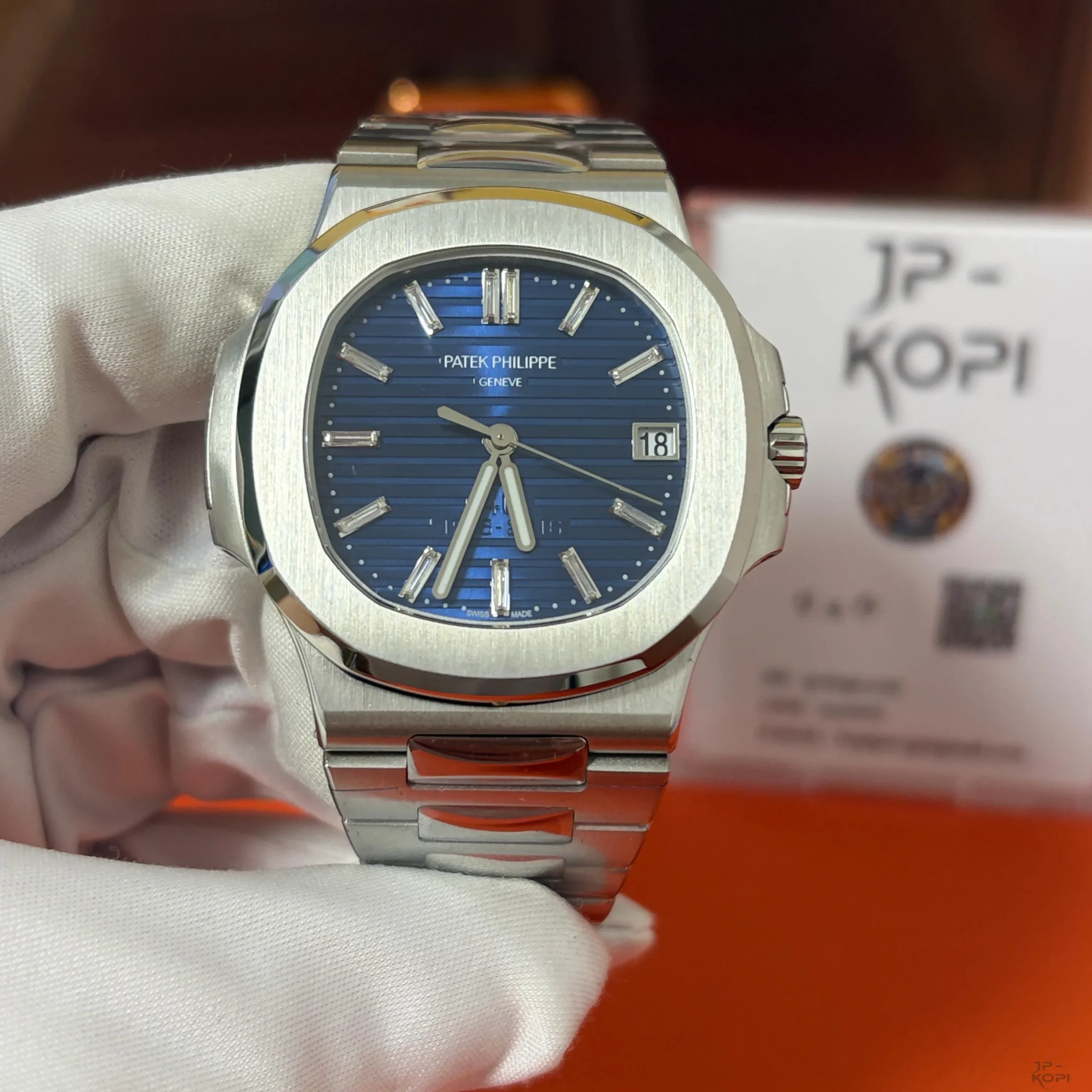 パテック・フィリップ ノーチラス 5711/1P 40周年記念限定|SW製純正代用ブルー文字盤 40mm【BBF工場製】 - 画像 (2)