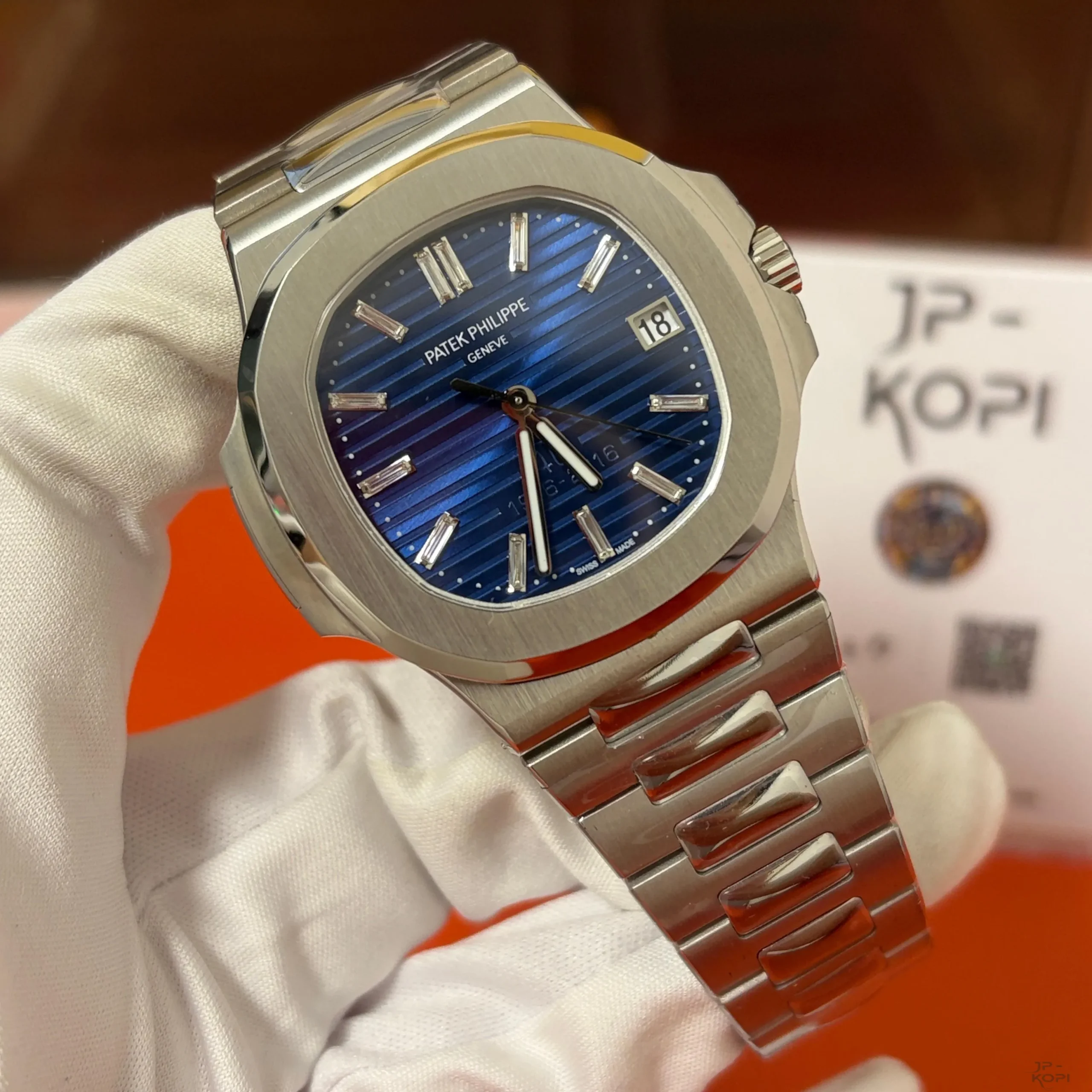 パテック・フィリップ ノーチラス 5711/1P 40周年記念限定|SW製純正代用ブルー文字盤 40mm【BBF工場製】 - 画像 (3)