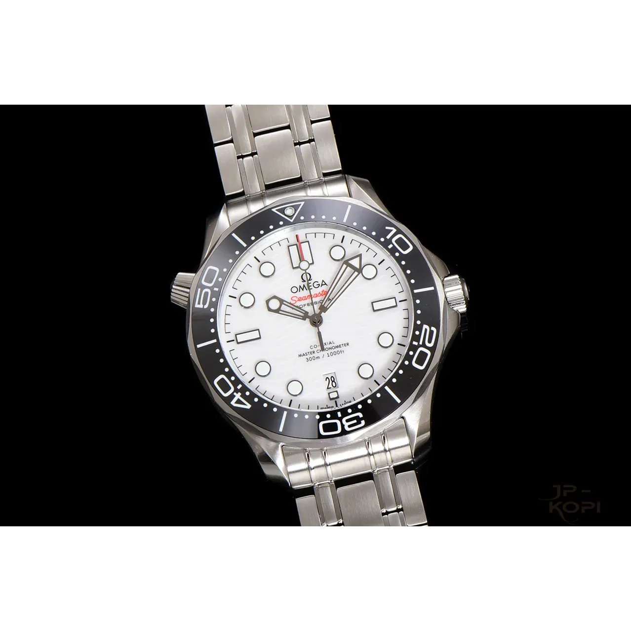 オメガ シーマスター 300 42MM|ホワイト文字盤×904Lステンレスブレス 丹東Cal.8800 V4【VS工場製 高品質コピー時計】 - 画像 (3)