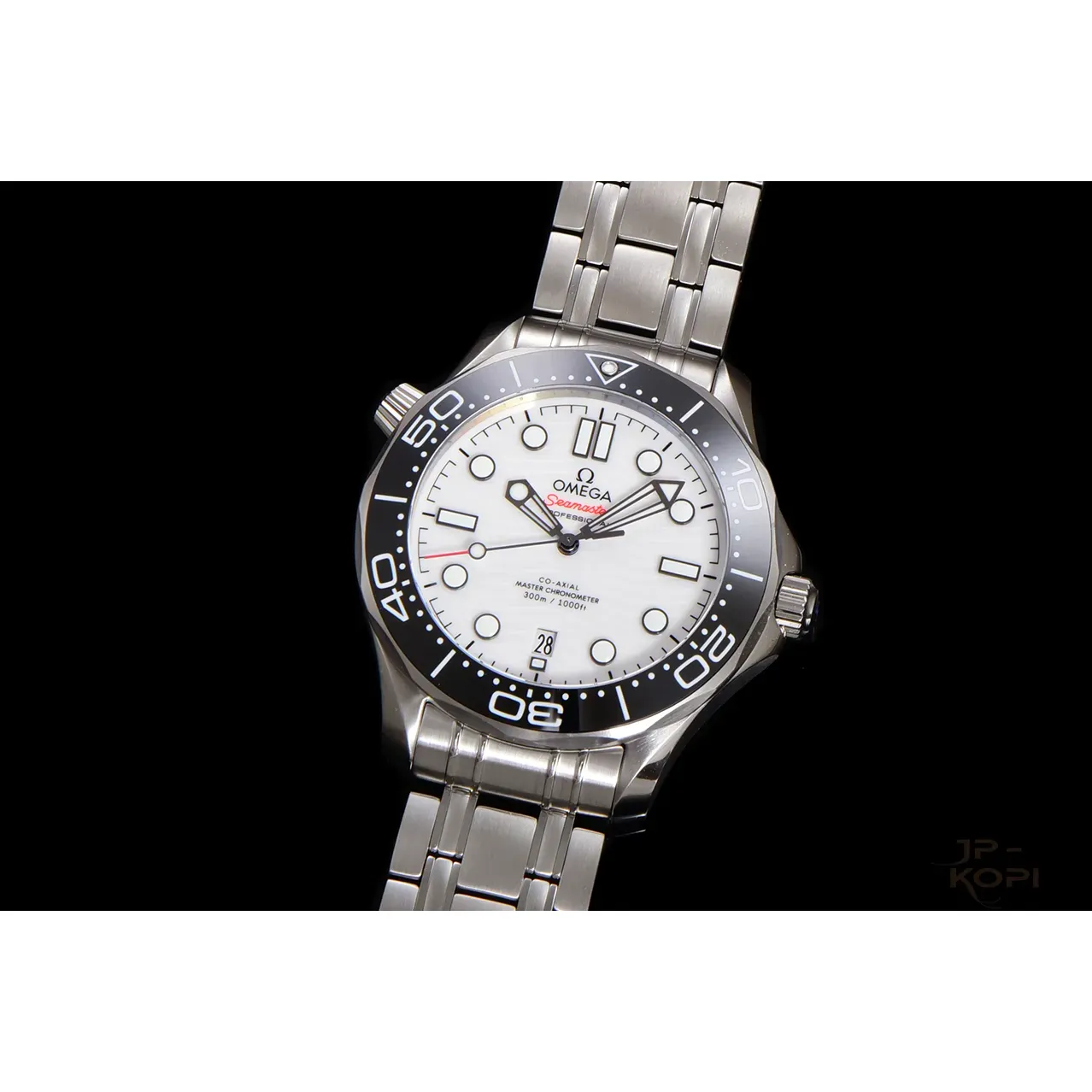 オメガ シーマスター 300 42MM|ホワイト文字盤×904Lステンレスブレス 丹東Cal.8800 V4【VS工場製 高品質コピー時計】 - 画像 (4)