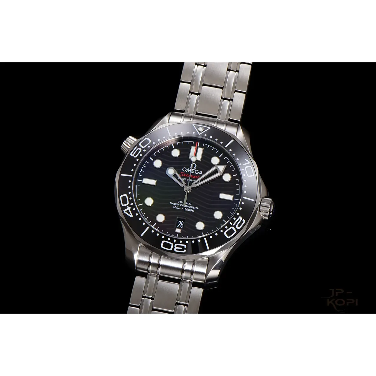 オメガ シーマスター 300 210.30.42.20.01.001|ブラック文字盤×904Lステンレスブレス 丹東Cal.8800 V4【VS工場製 高品質コピー腕時計】 - 画像 (4)