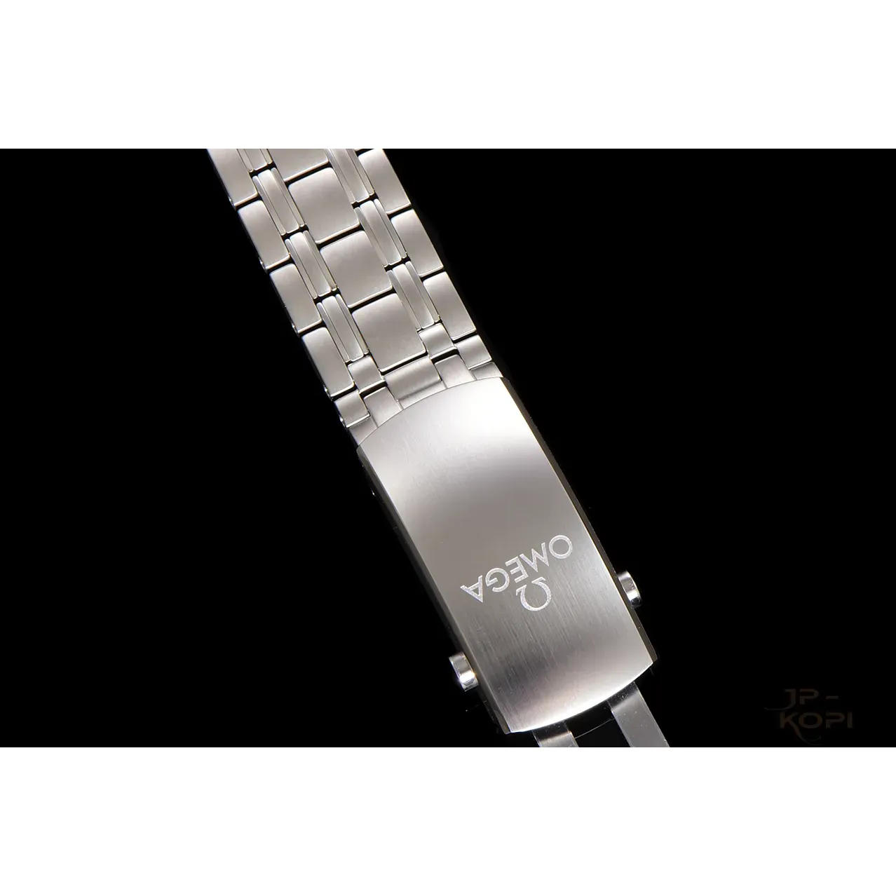 オメガ シーマスター 300 210.30.42.20.01.001|ブラック文字盤×904Lステンレスブレス 丹東Cal.8800 V4【VS工場製 高品質コピー腕時計】 - 画像 (9)