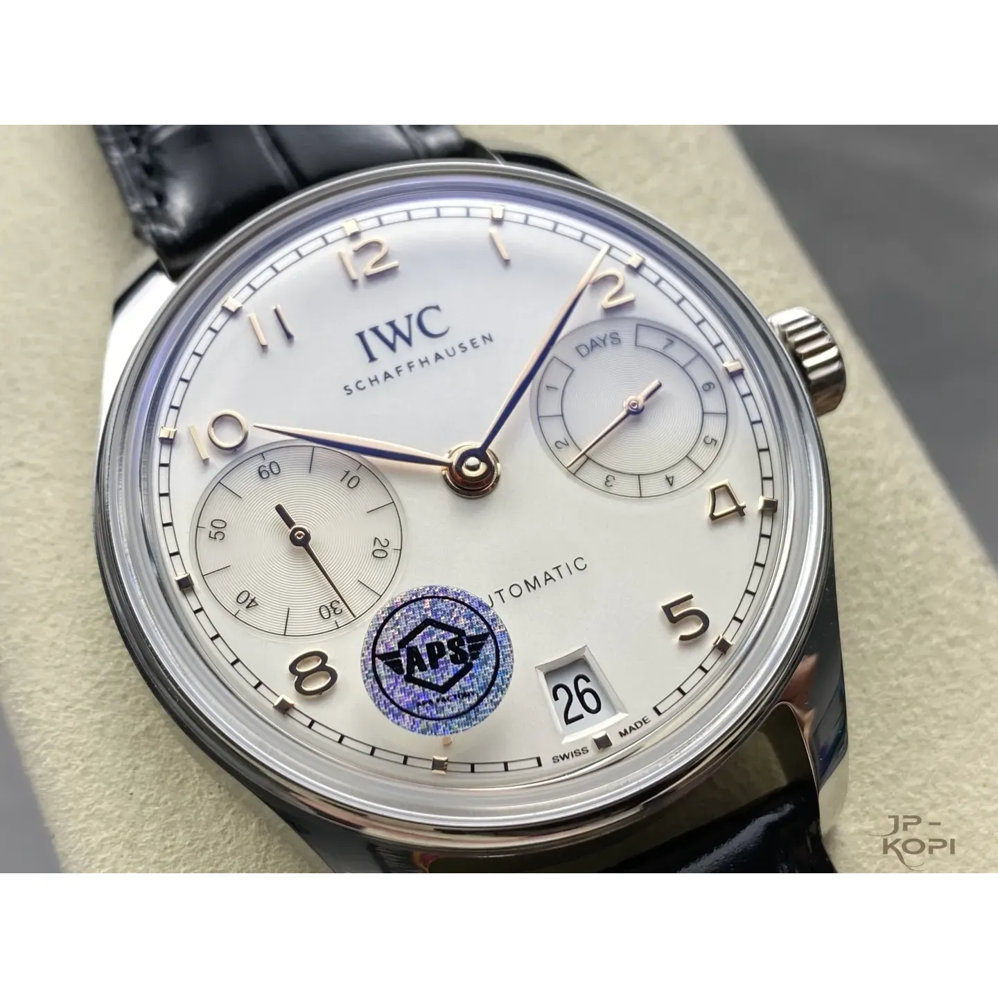 IWC ポルトギーゼ IW501701|ホワイト文字盤 ゴールドインデックス×レザー 42.4mm【APS工場製】 - 画像 (3)