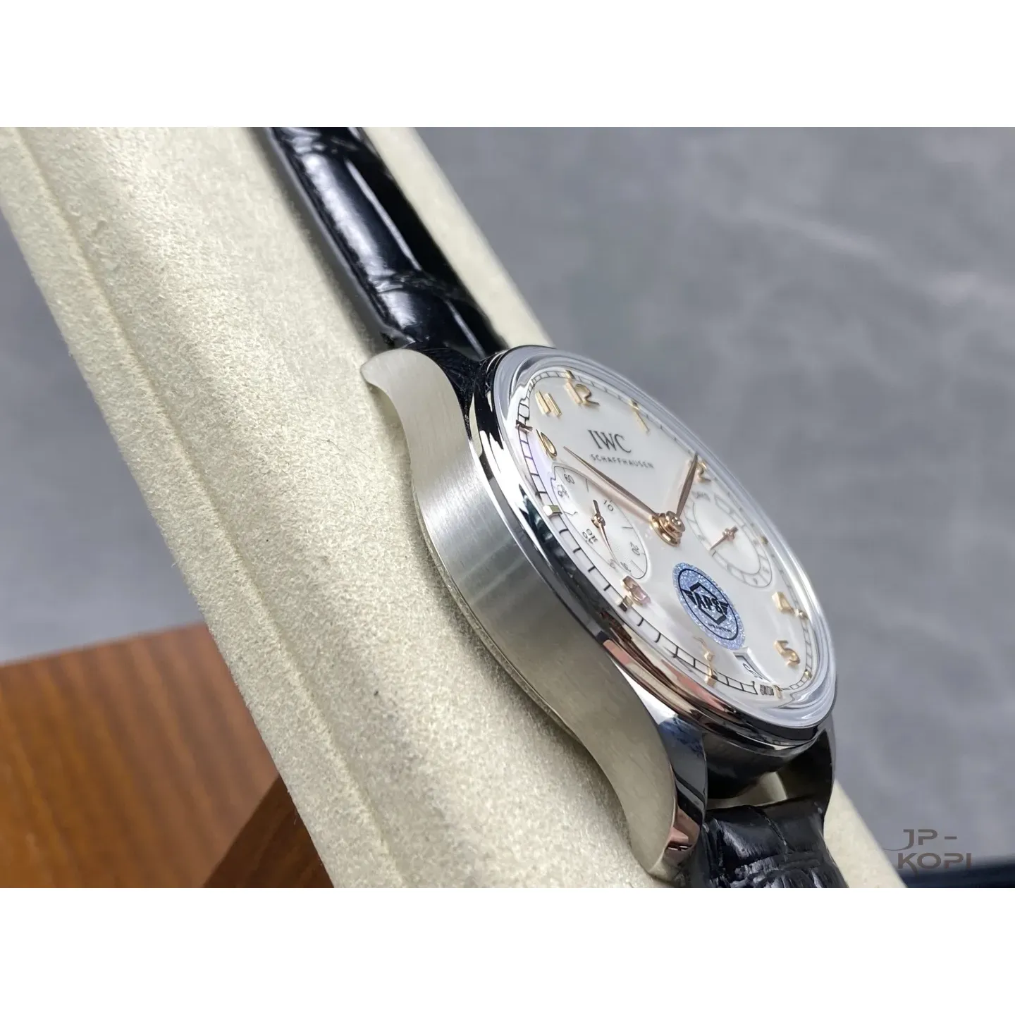 IWC ポルトギーゼ IW501701|ホワイト文字盤 ゴールドインデックス×レザー 42.4mm【APS工場製】 - 画像 (6)