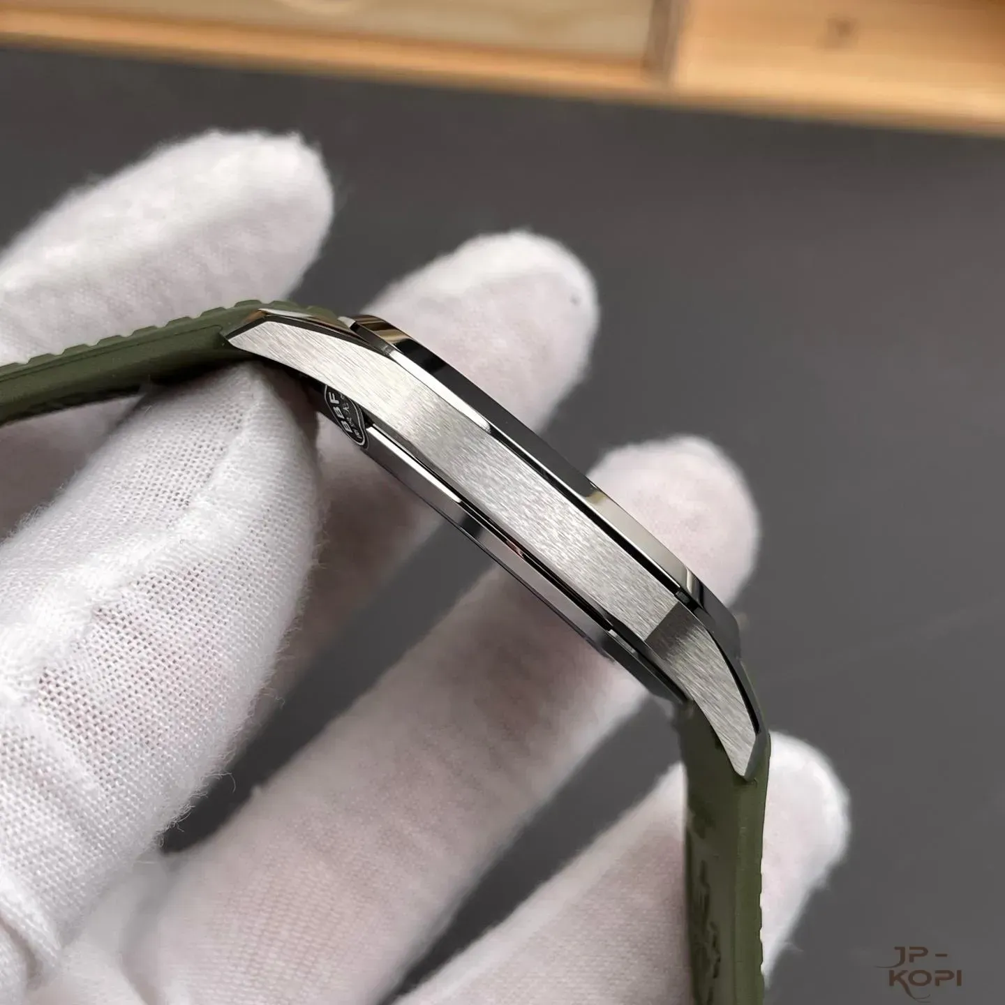 パテック・フィリップ アクアノート 5168G-010|カーキグリーン 42mm ラバーストラップ【BBF工場製】 - 画像 (5)