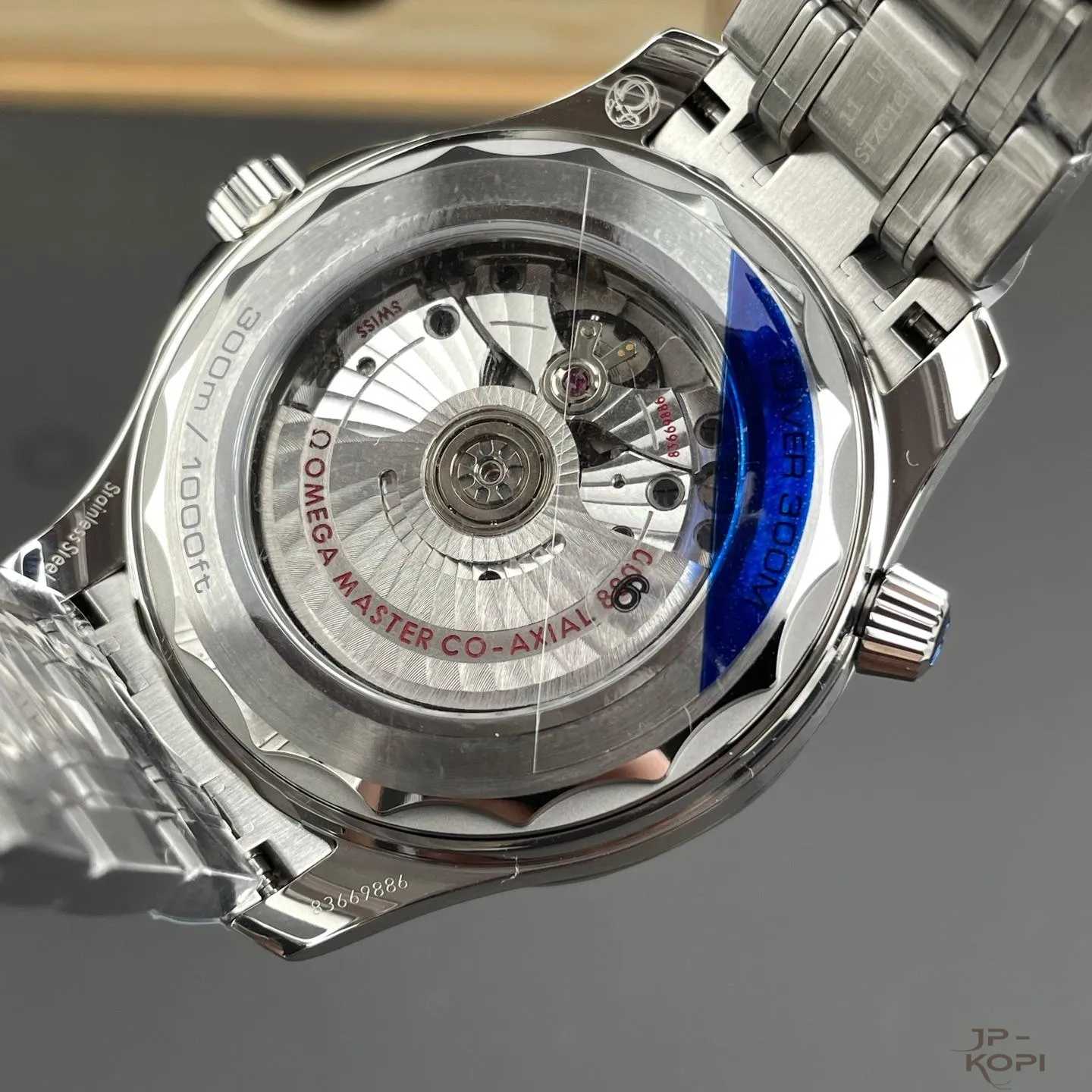 オメガ シーマスター 300 42MM|ホワイト文字盤×904Lステンレスブレス 丹東Cal.8800 V4【VS工場製 高品質コピー時計】 - 画像 (7)